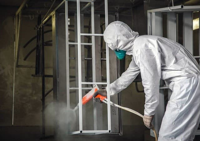 Почему порошковая покраска - лучший выбор для заборов и ворот в сезон