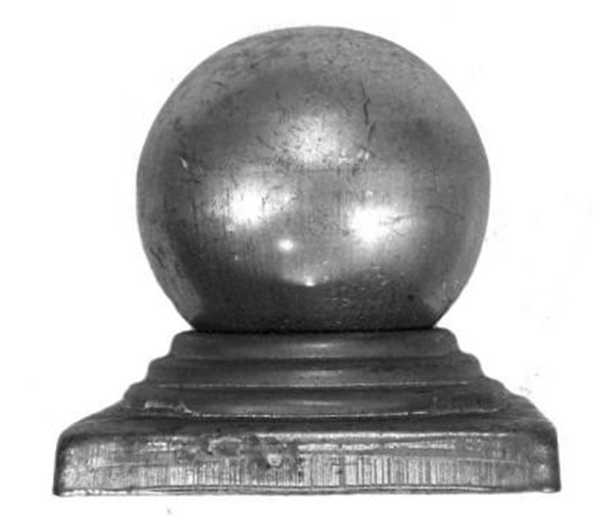 Кованая заглушка с шаром 150*150*1мм