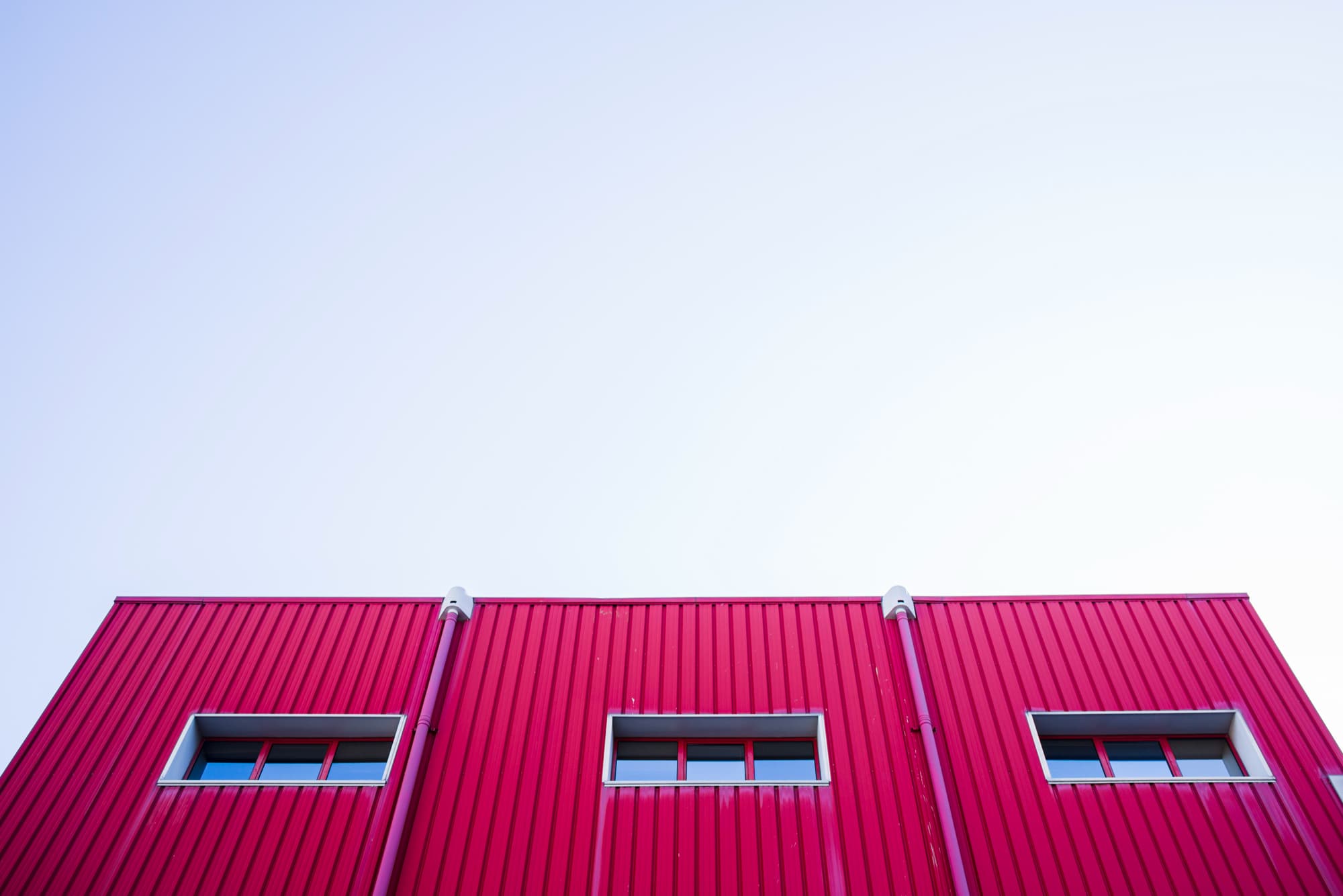 Полный гид по строительству малоэтажных зданий из металлокаркаса и сэндвич-панелей